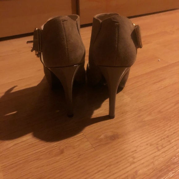 Nine West size 7 beige booties - Picture 4 of 9